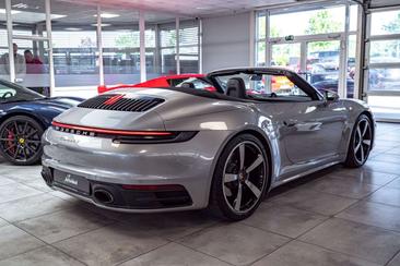 Porsche 992 I Carrera 4S — photo 9