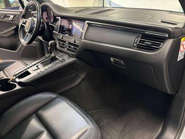 Porsche Macan Electrique Base — photo 10