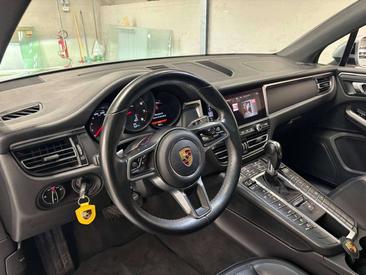 Porsche Macan Electrique Base — photo 11
