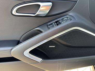 Porsche 718 Boxster — photo 12
