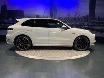Porsche Cayenne III Base Platinum Edition — photo 2