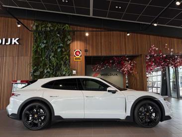 Porsche Taycan — photo 4