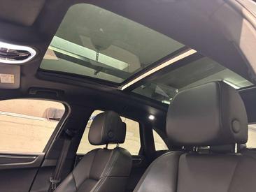 Porsche Macan Electrique Base — photo 16