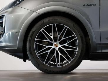 Porsche Cayenne III Turbo — photo 6