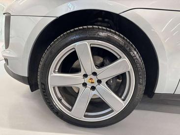 Porsche Macan Electrique Base — photo 18