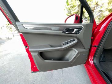 Porsche Macan GTS — photo 9