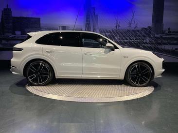 Porsche Cayenne III Base Platinum Edition — photo 14