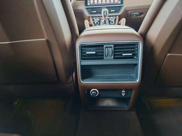 Porsche Cayenne III Turbo S Platinum Edition — photo 19