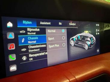 Porsche Taycan — photo 25