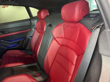 Porsche Taycan — photo 30
