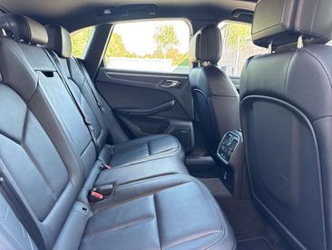 Porsche Macan — photo 10