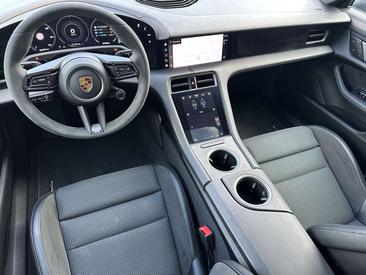 Porsche Taycan — photo 13