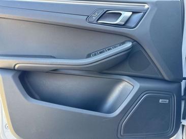 Porsche Macan — photo 11