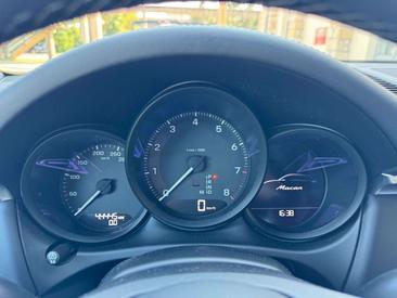 Porsche Macan — photo 13