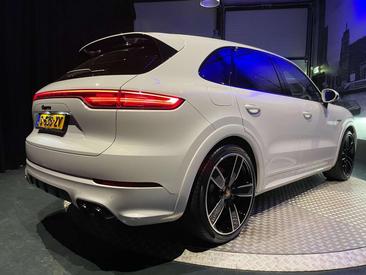Porsche Cayenne III Base Platinum Edition — photo 32