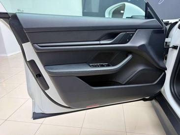 Porsche Taycan — photo 8