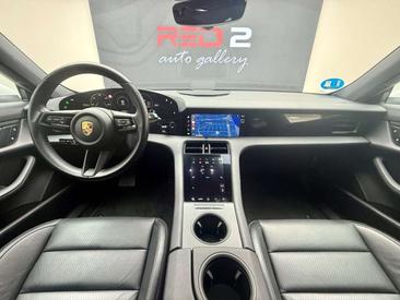 Porsche Taycan — photo 10