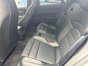 Porsche Taycan — photo 12