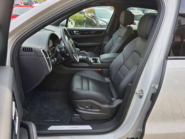 Porsche Cayenne III — photo 13