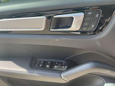 Porsche Cayenne III Platinum Edition — photo 24