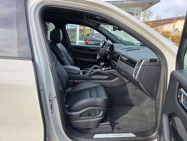 Porsche Cayenne III — photo 15