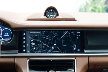 Porsche Panamera II E-Hybrid Platinum Edition — photo 23
