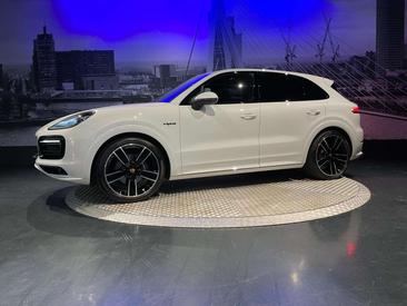 Porsche Cayenne III Base Platinum Edition — photo 41