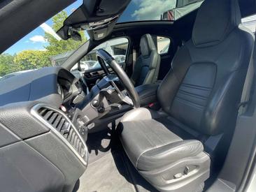Porsche Cayenne III Platinum Edition — photo 28