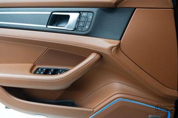 Porsche Panamera II E-Hybrid Platinum Edition — photo 29