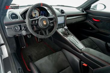 Porsche 718 Cayman GT4 — photo 9