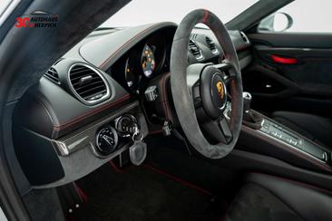 Porsche 718 Cayman GT4 — photo 11