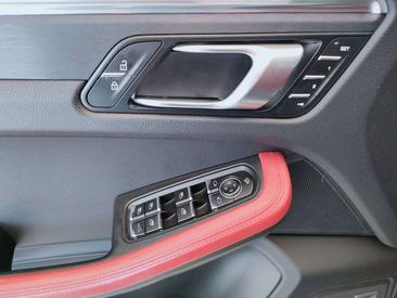 Porsche Macan GTS — photo 18