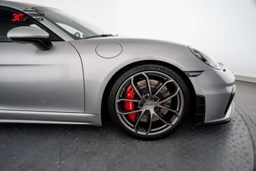 Porsche 718 Cayman GT4 — photo 19