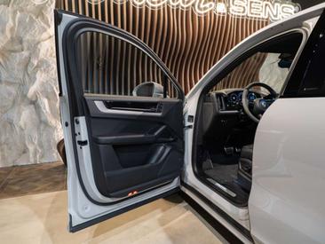 Porsche Cayenne III E-Hybrid — photo 11