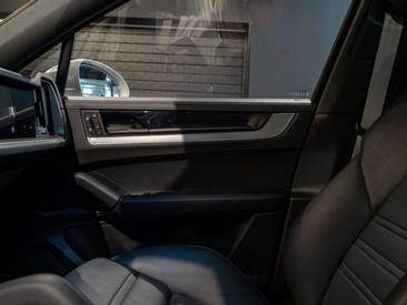 Porsche Cayenne III E-Hybrid — photo 25
