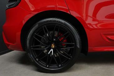 Porsche Macan Electrique GTS — photo 14