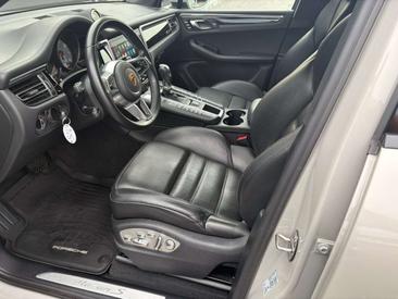 Porsche Macan Electrique S — photo 11