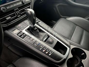Porsche Macan Electrique S — photo 17