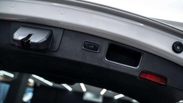 Porsche Macan Electrique Base — photo 24