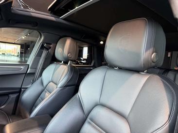 Porsche Macan Electrique Base — photo 12