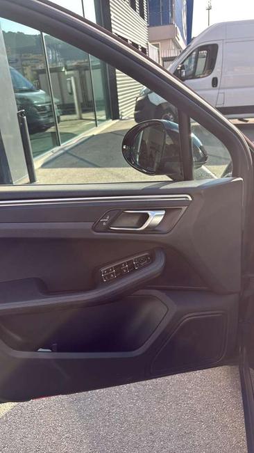 Porsche Macan Electrique Base — photo 7