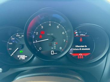 Porsche Macan Electrique Base — photo 15