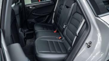 Porsche Macan Electrique Base — photo 31