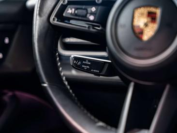 Porsche Taycan 4S — photo 11