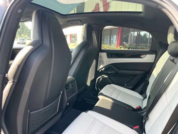 Porsche Cayenne III Turbo — photo 14