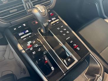 Porsche Macan Electrique Base — photo 20