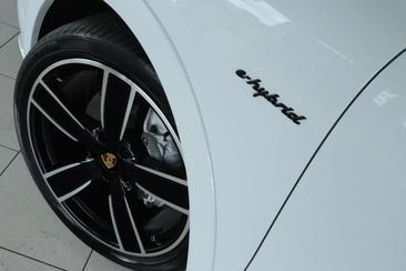 Porsche Cayenne III E-Hybrid — photo 10