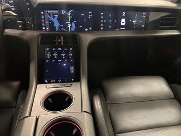 Porsche Taycan 4S — photo 9