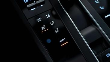 Porsche Macan Electrique Base — photo 36