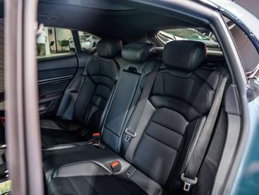 Porsche Taycan 4S — photo 19